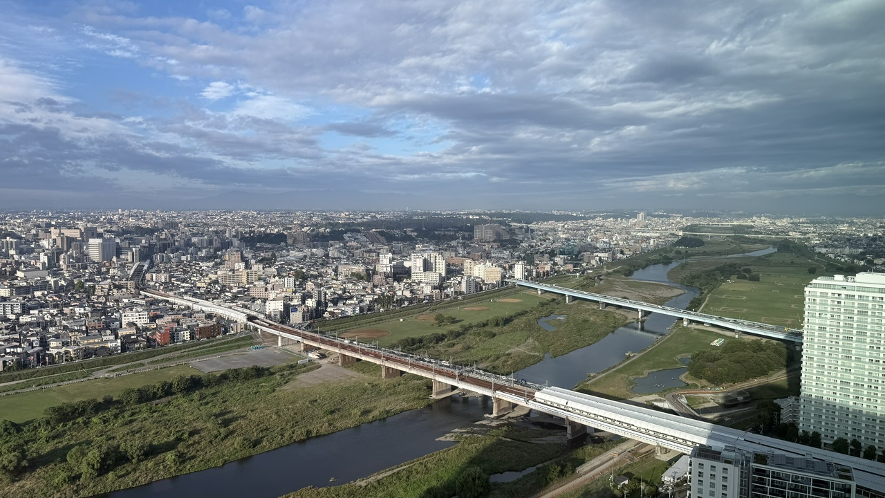 多摩川と田園都市線の線路を望む @ The 30th Dining Bar