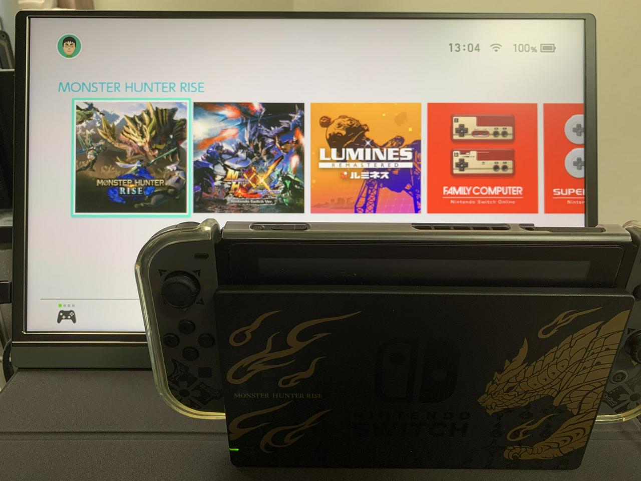 「JN-MD-IPS158FHDR」と限定版Nintendo Switch