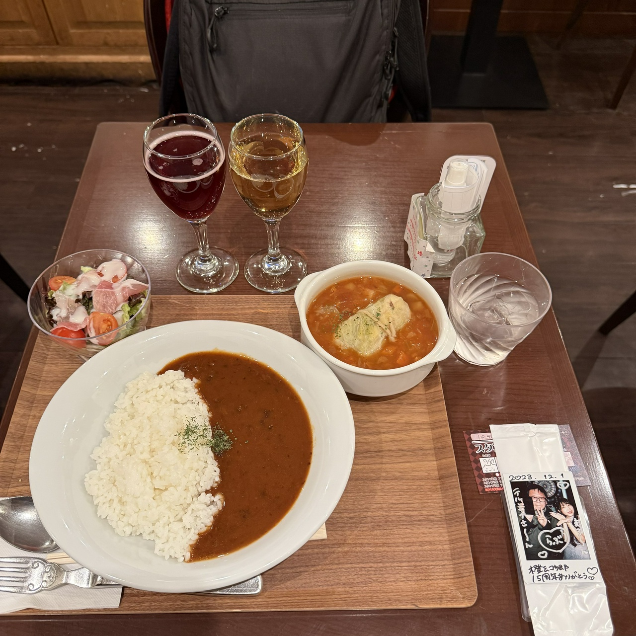 メイド喫茶橙幻郷・「パーティドレスイベント」のイベントメニュー。ハヤシライスプレートとワインカクテルセット