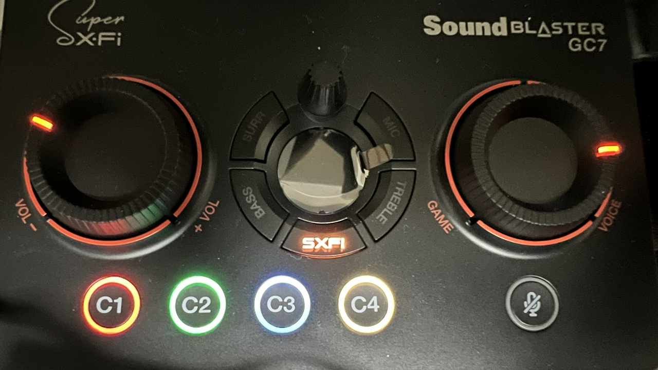 「Sound Blaster」+iPhoneで音声チャットするときのつまみ位置(ボリュームは通常の約2倍、GameVoice Mixノブは右側約90°)