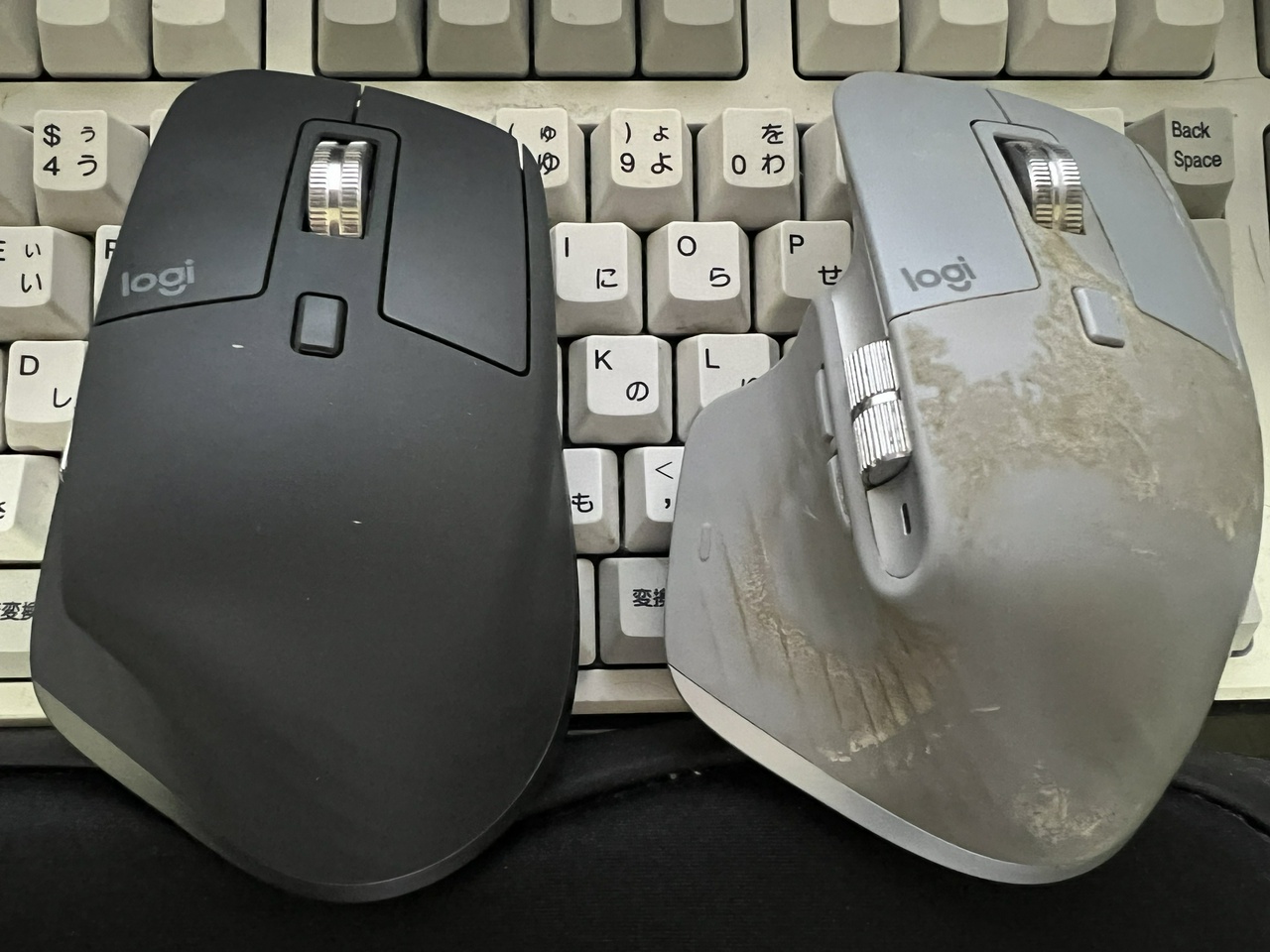 MX Master 3s(左)と前モデルのMX Master 3(右)