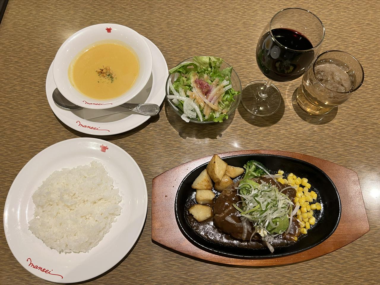 肉の万世・アボカドハンバーグ