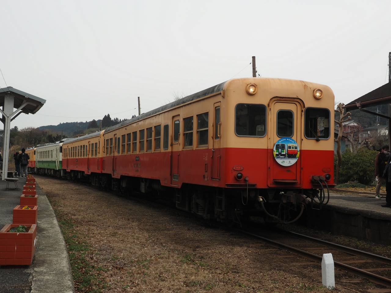 小湊鐵道の列車。五井側2両のキハ40が団体専用。