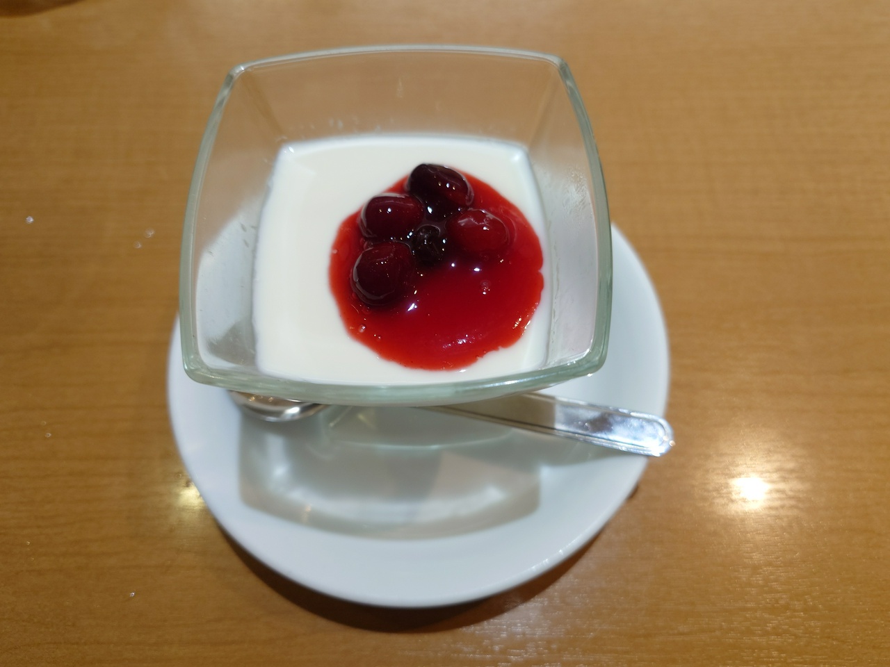 「崎陽軒 中華食堂」の杏仁豆腐