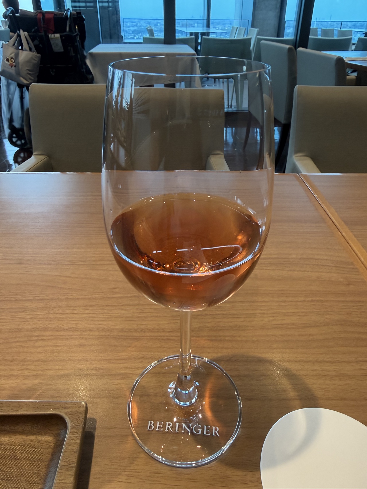 なぜか調子に乗って真っ昼間からワインを飲んでしまった。 @ The 30th Dining Bar