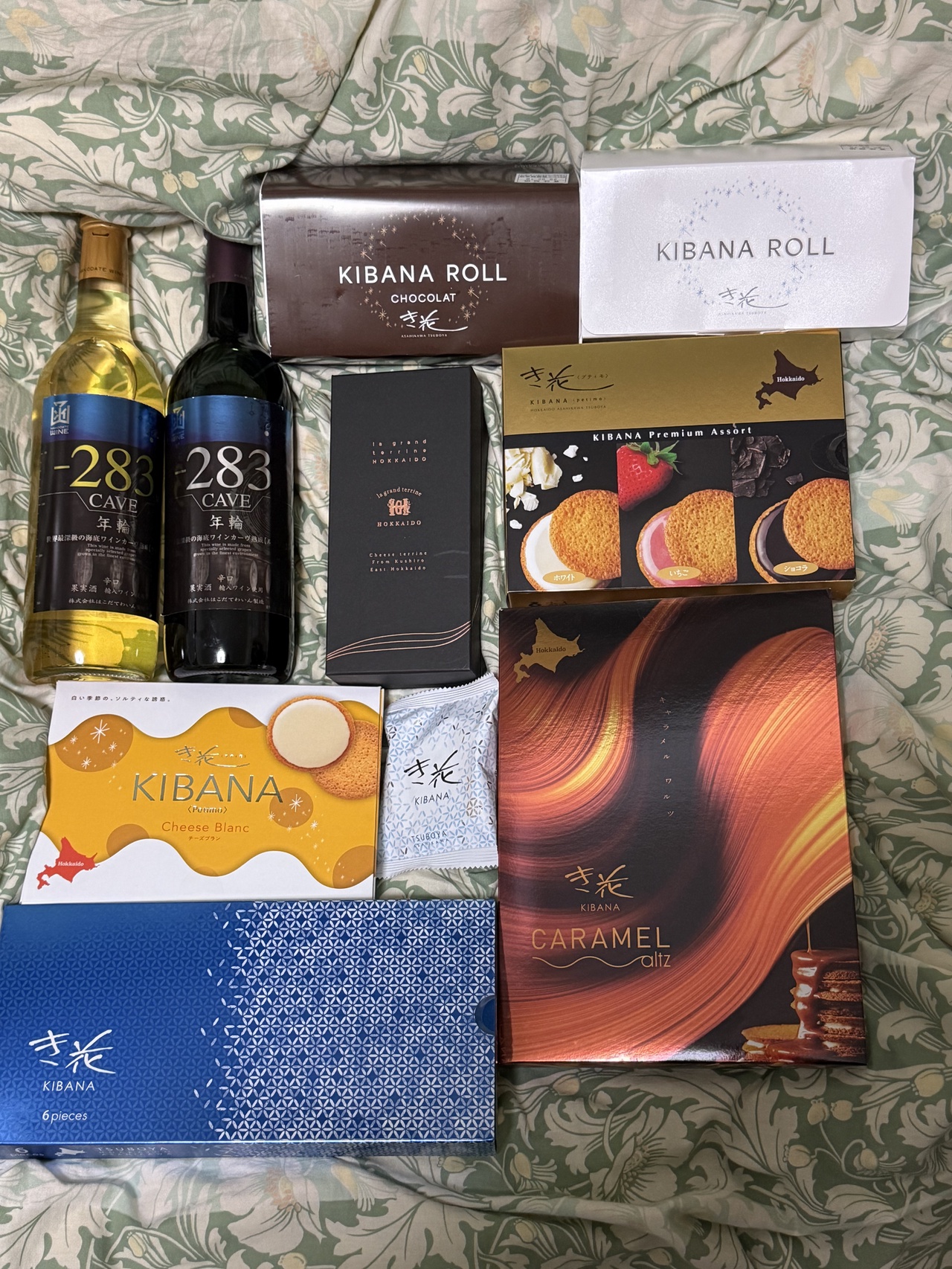 き花とla grand terrine HOKKAIDOのスイーツ類、函館ワインの「青函トンネル熟成年輪ワイン」