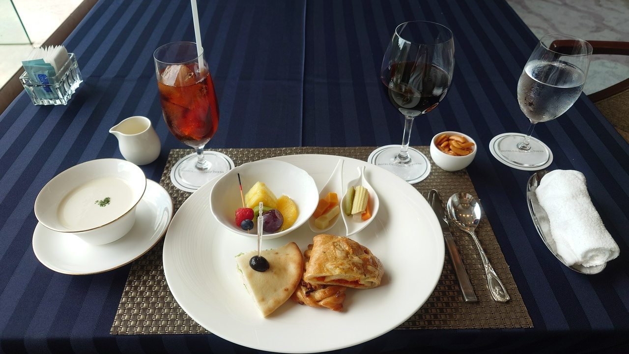 椿山荘のカフェでとった軽食