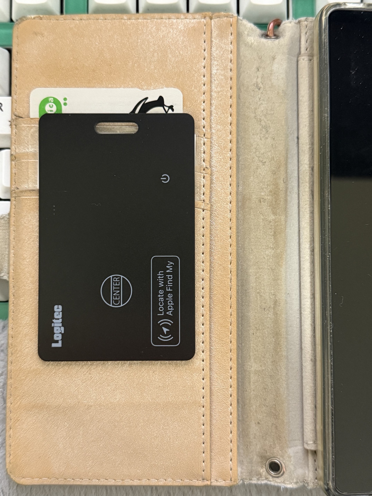 ぴったりカードサイズの紛失防止タグ（ただし若干厚い）