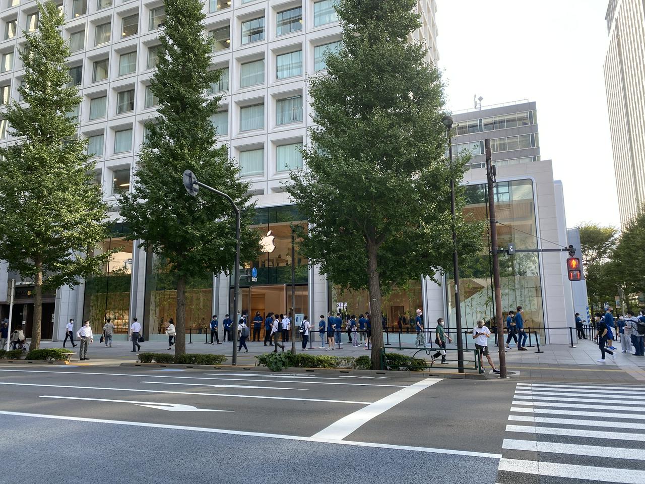 iPhone 13 シリーズ発売当日午後のApple丸の内